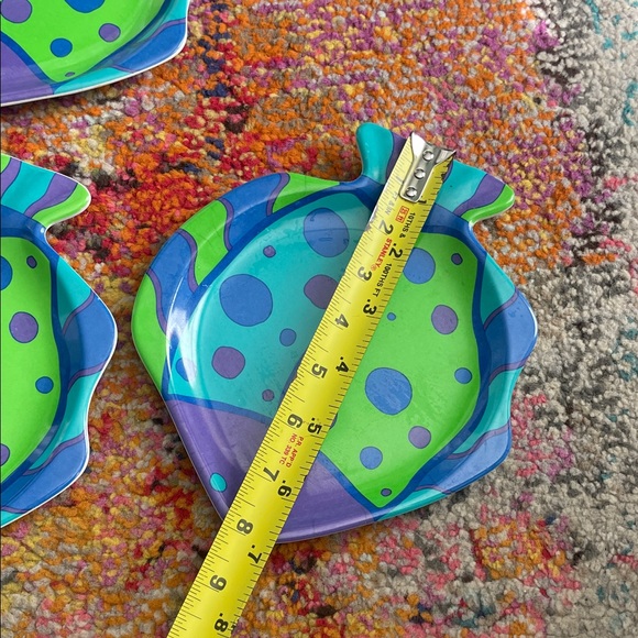 Colorful Fish-Shaped Plates - Picture 3 of 7